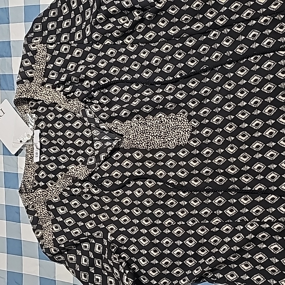 DR2 BY DANIEL RAINN Printed Tassel Tunic Top - Picture 4 of 16